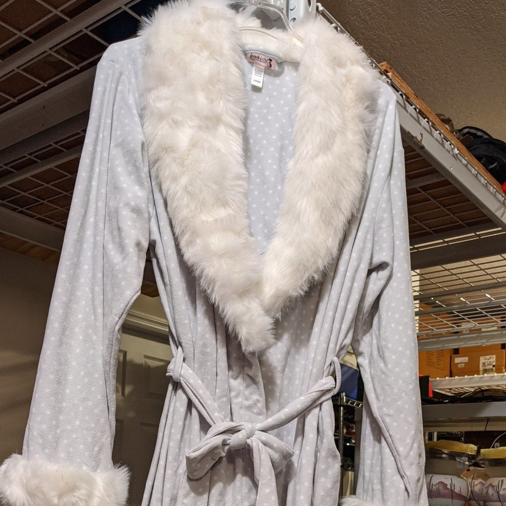 French Kitty NWT Soft Bath Robe w/Gray Polka Dots and Faux Fur Collar - Size L